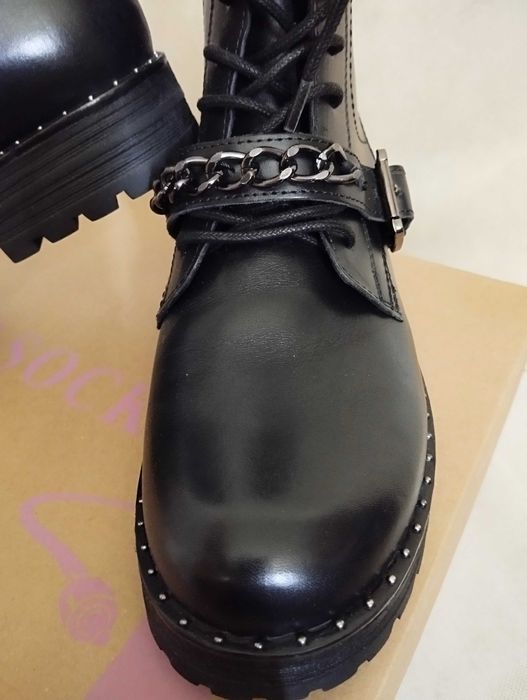 czarne workery łańcuchami skórzane botki Lasocki skóra naturalna 39 38