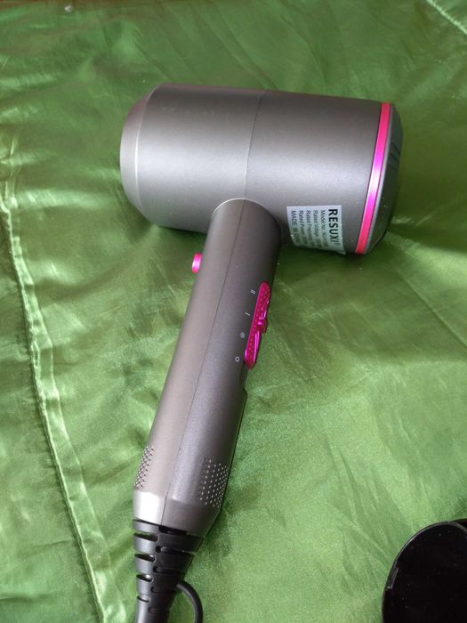 Profesjonalna suszarka do włosów RESUXI grafitowo-różowa