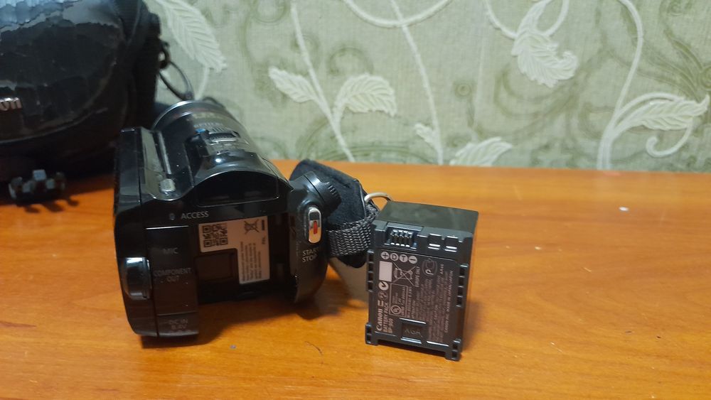 продам canon legria hf 20 e