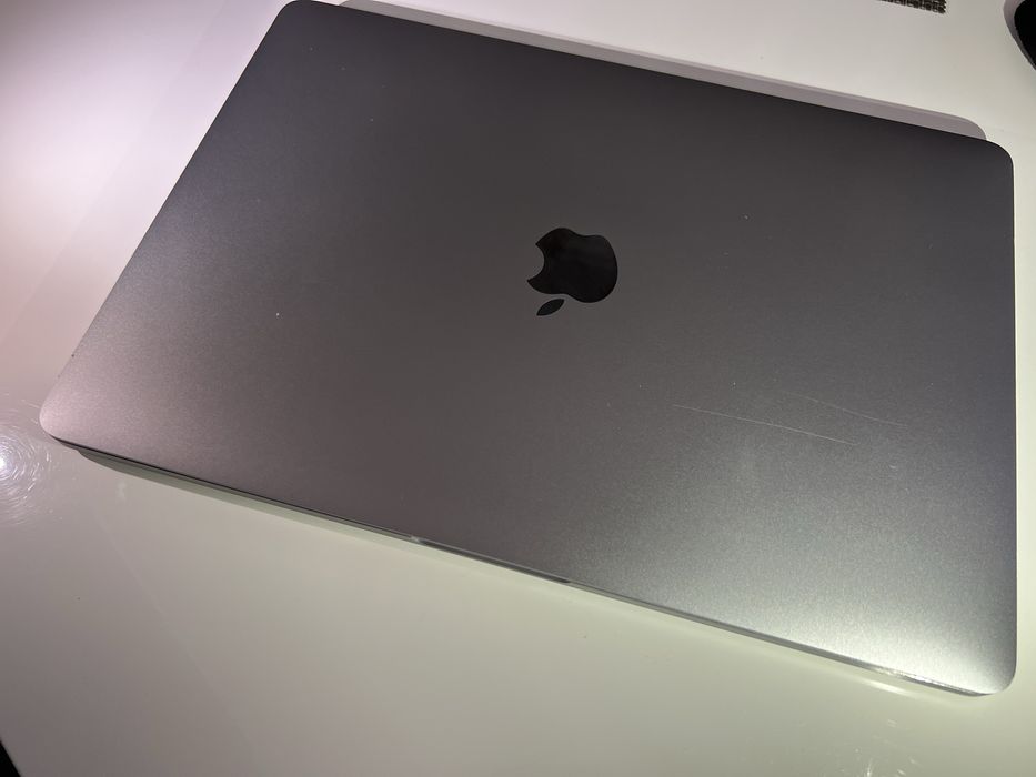 MacBook Pro 13” (2020, Intel i5 Quad-Core) Touch Bar