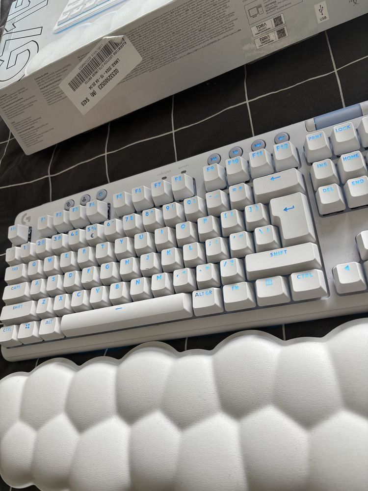 Klawiatura LOGITECH G715 Linear - bezprzewodowa! GWARWNCJA, jak nowa