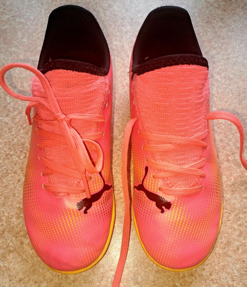 Adidasy, halówki,Puma Future 7 Play IT Jr.roz 32

Rozm