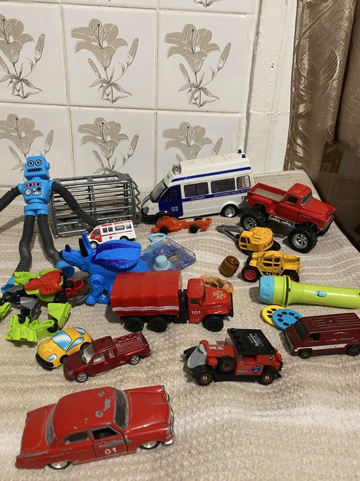 Іграшки одним лотом