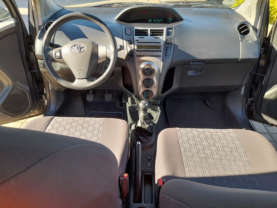 Zarejestrowany*1.33 VVTI benzyna*100KM*6biegów*5Drzwi*JedenWłaściciel*