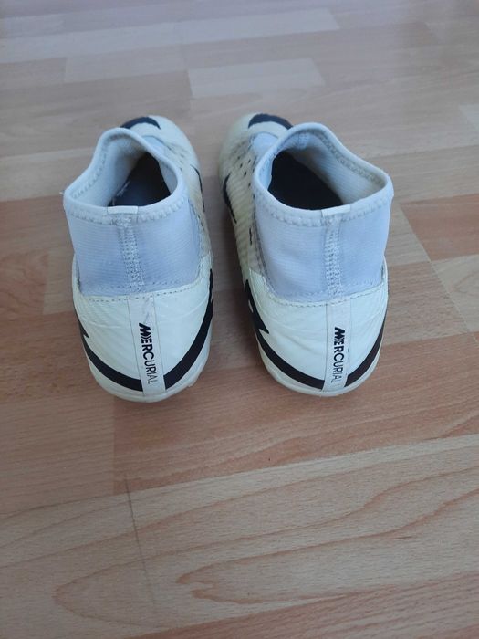 Buty sportowe korki