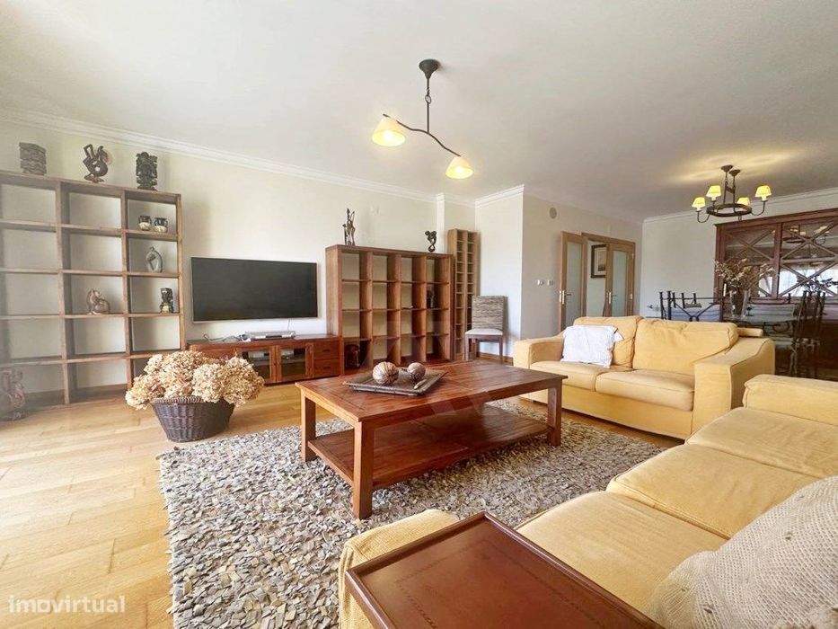 Apartamento T3 com Garagem nos Jardins da Parede