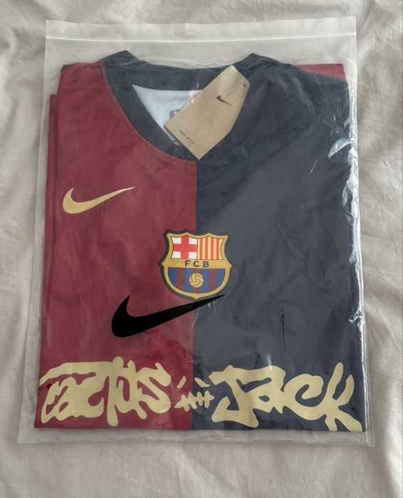 T shirt Barcelona x Travis Scott