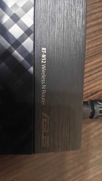 ASUS RT-N12 Маршрутизатор Wi-Fi