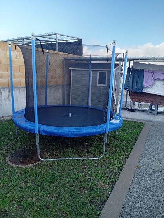 Trampolim de criança