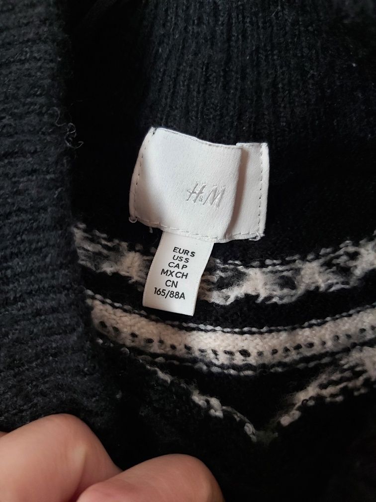 Zimowy sweter z wzorem