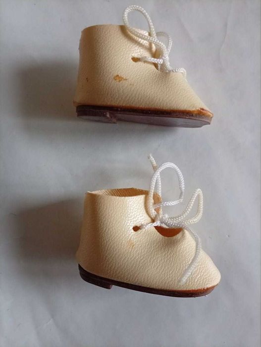 Взуття для порцелянової ляльки