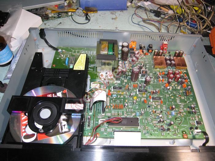 Для себя CD проигрыватель в не рабочем состоянии.