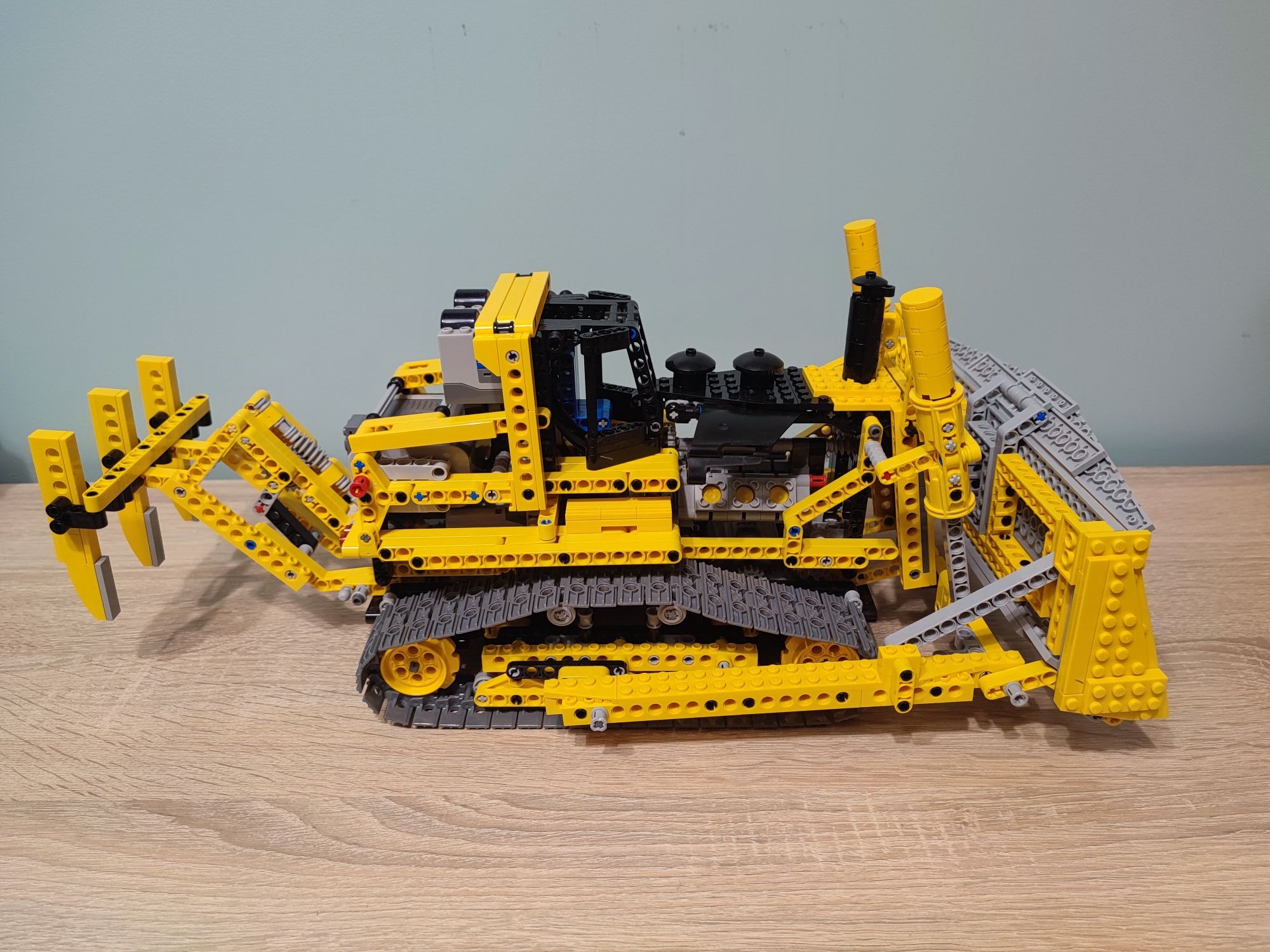 LEGO® 8275 Technic - Buldożer z silnikiem