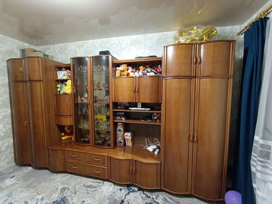 Стенка, горка-витрина, сервант, шкаф, шпон дуба.
Стенка, горка-в