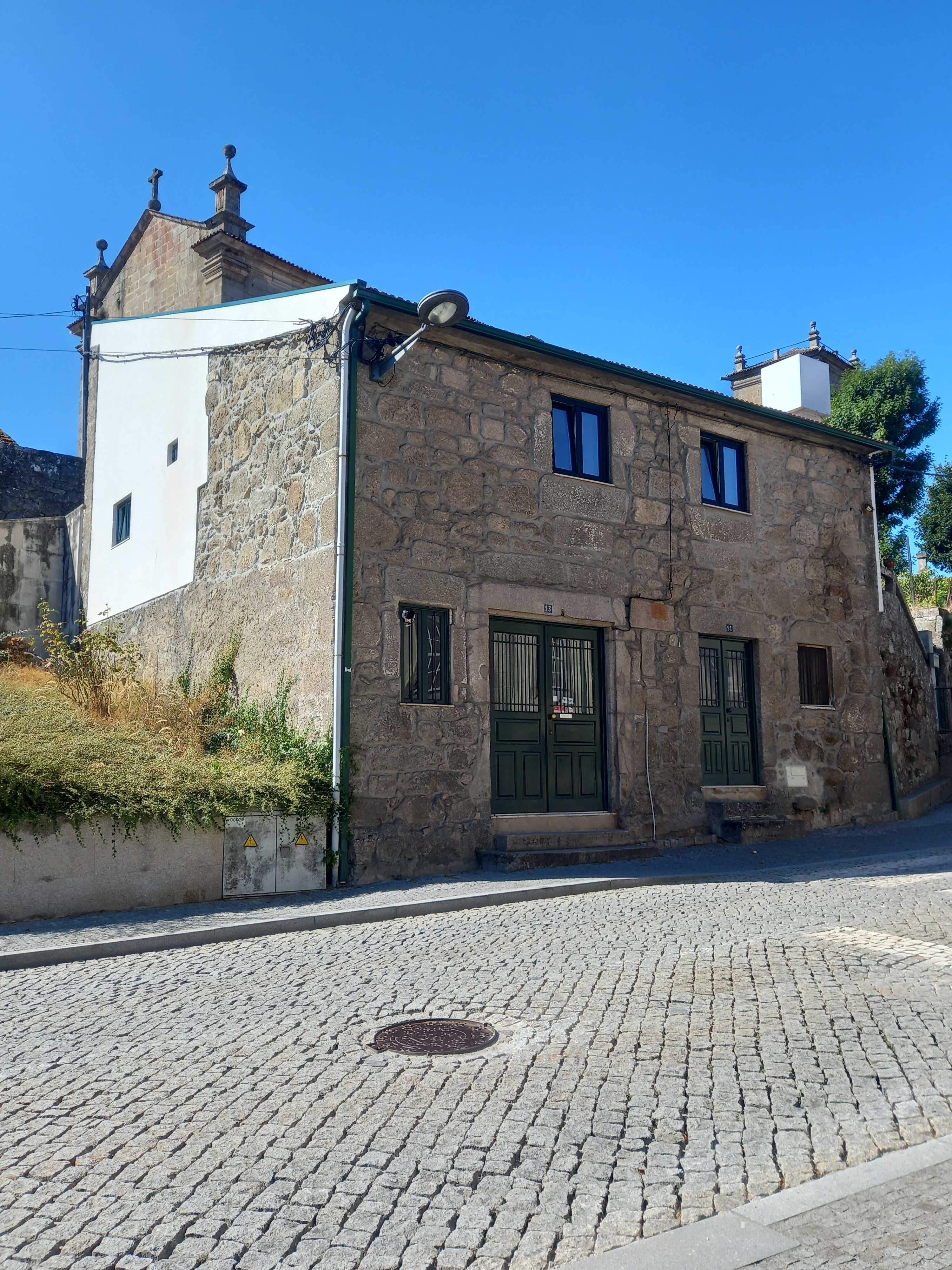 Moradia V3 com terreno, em Lamego