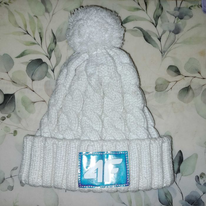 Biała czapka dziewczęca 4F