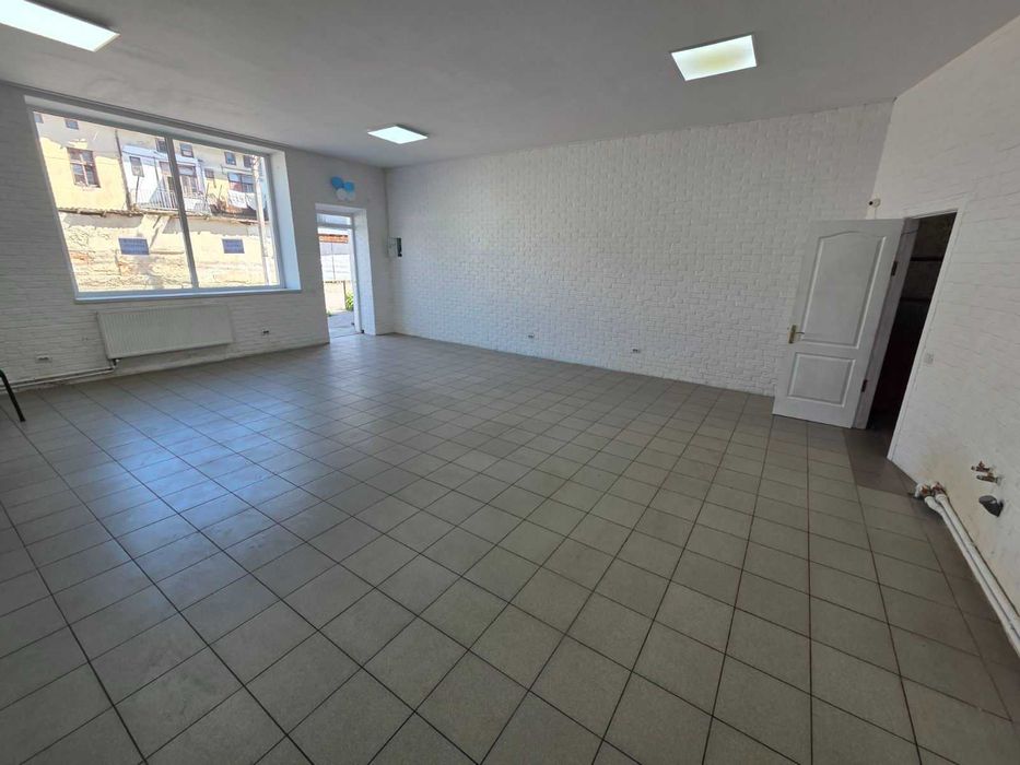 нежитлове приміщення м. Кам'янка-Бузька ( центр )