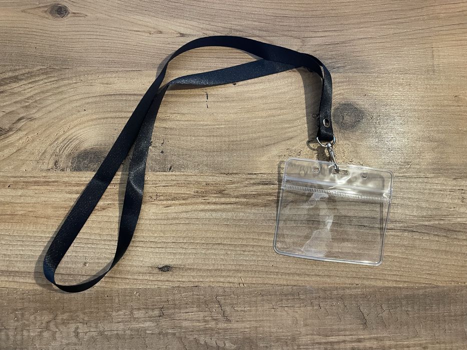 Etui na Kartę wstępu . Identyfikator