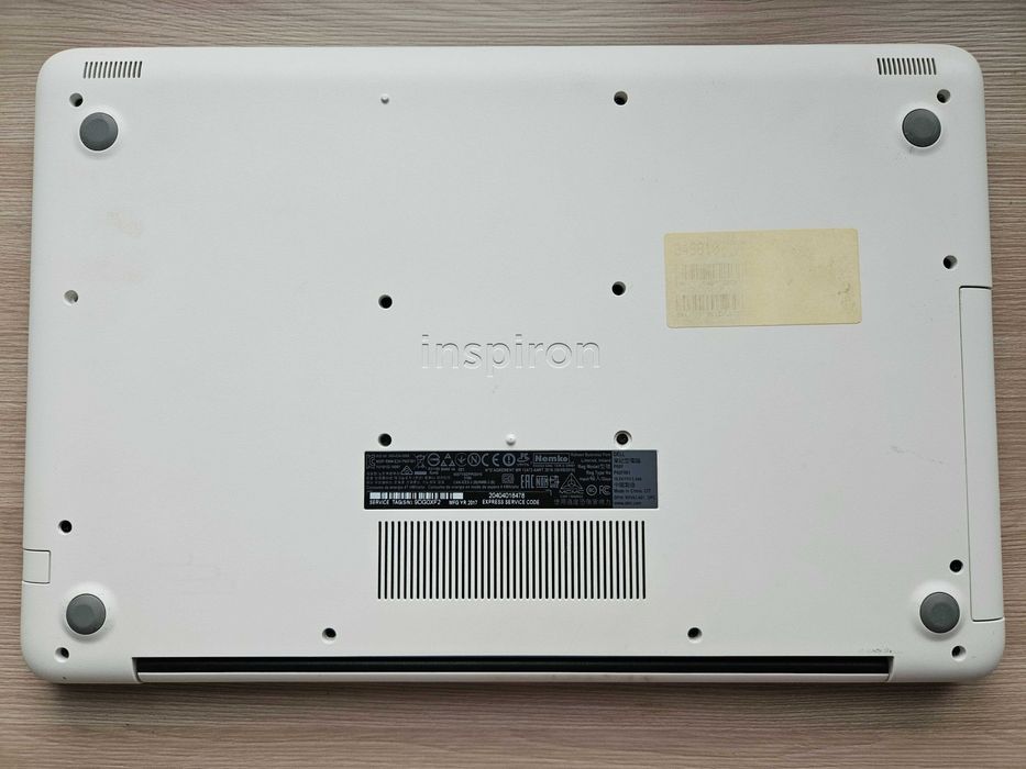 Laptop 15,6" Dell Inspiron 5567 biały i5-7200U 256 GB SSD Windows 10