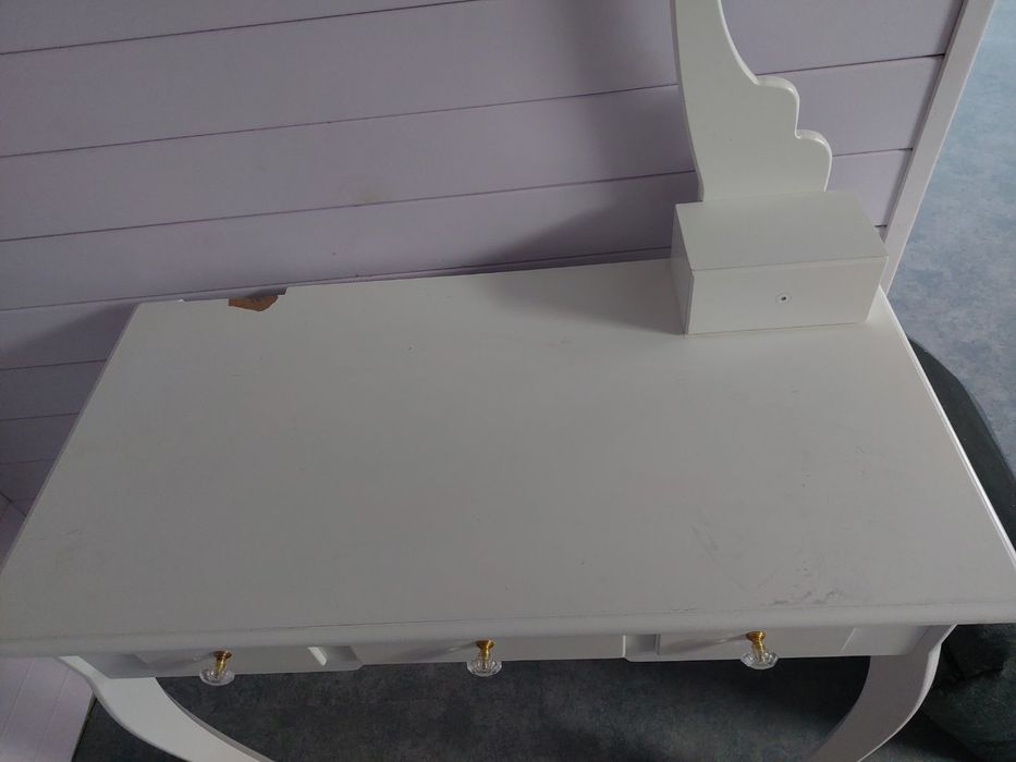 Туалетный столик в детскую комнату