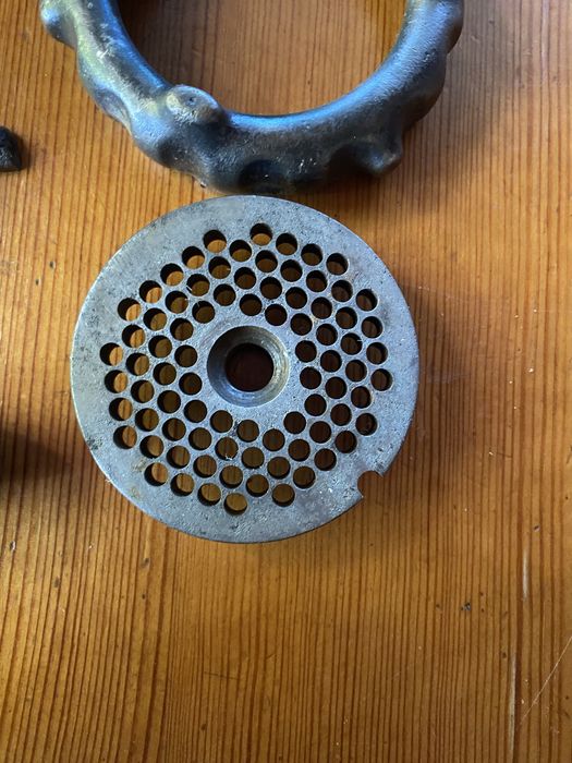 Чугунная ручная мясорубка BONA Германия старинная