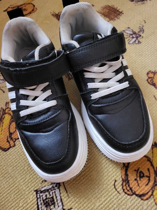 Кросівки на дівчинку