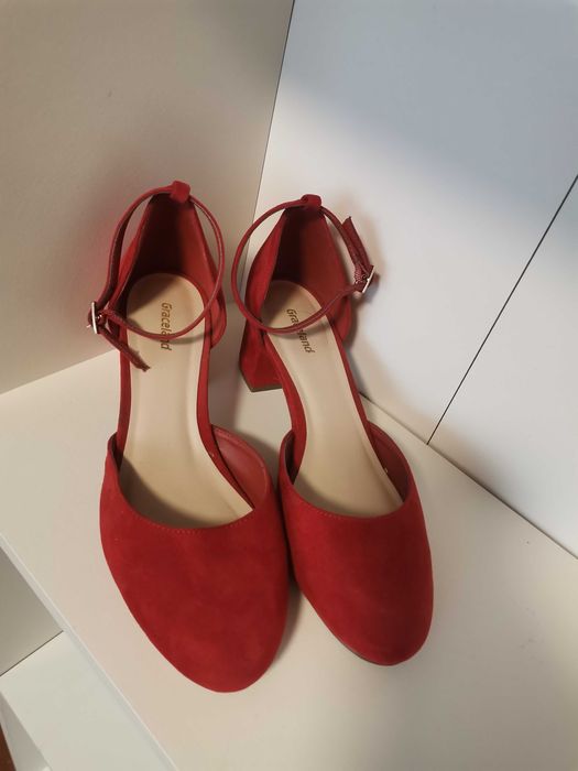 Czerwona sukienka + buty