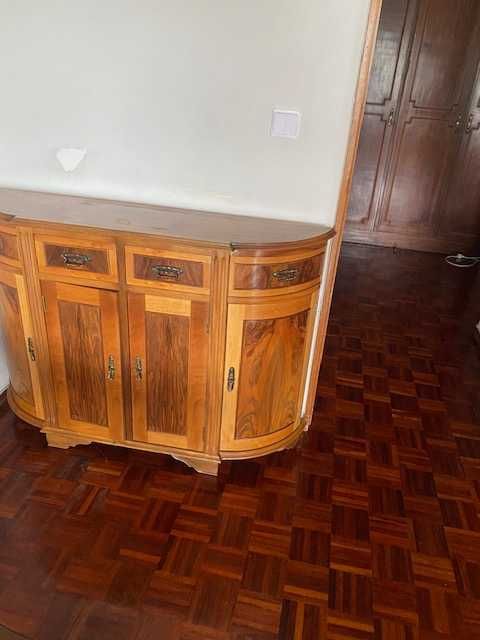 OPORTUNIDADE - Fantástica mobília em madeira maciça de nogueira