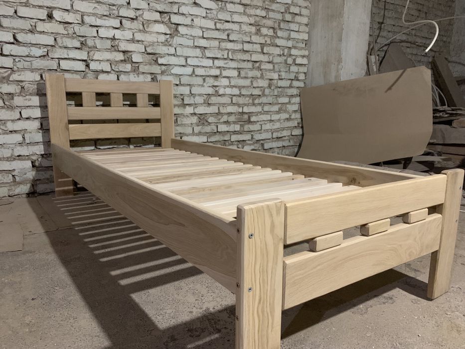 Ліжко з дерева дубове
