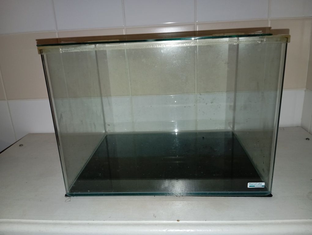 Vendo aquário tamanho médio