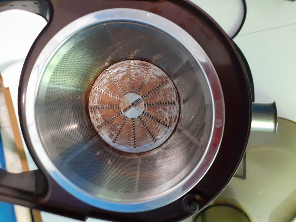 Соковыжималка Vitec VT-3655 BN