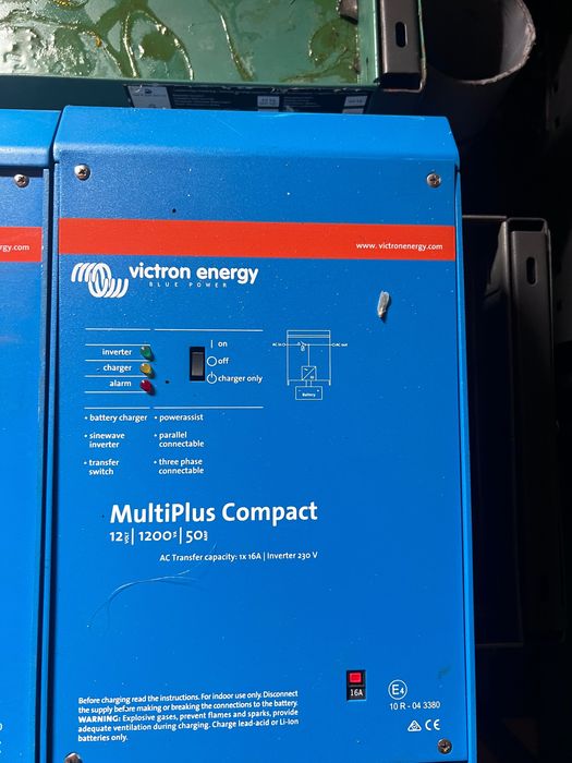 Інвектор перетворювач струму гібрид  Victron Energy