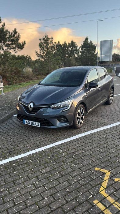 Renault Clio 1.5 Blue dCi 100 Limited 5p - Cilindrada: 1461 - Cinzento