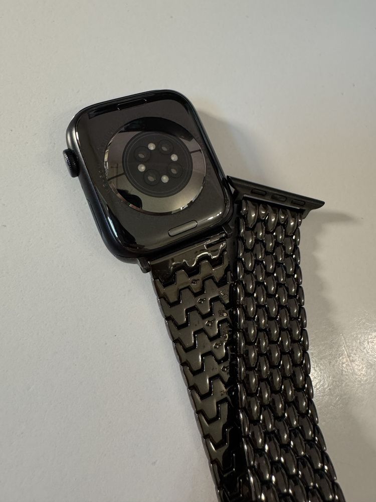 Apple Watch Series 8 45mm Midnight + новий оригінальний ремінець!
