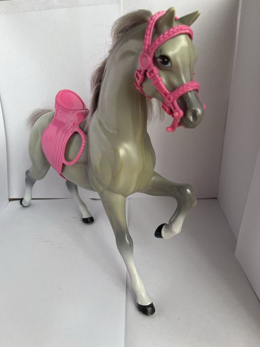 Koń barbie szary