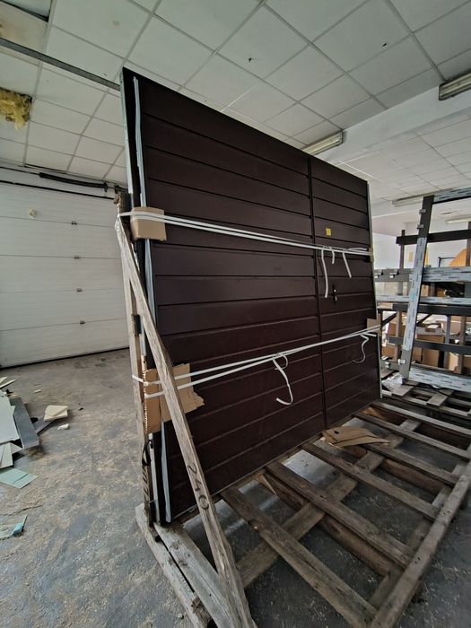 Brama garażowa Wiśniowski nowa dwuskrzydłowa 2430x2225 ciemny brąz