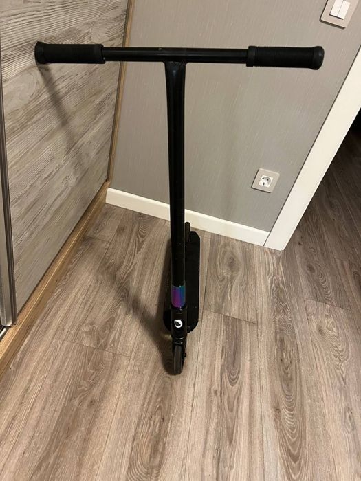 Дитячий трюковий самокат на 8-9 років.