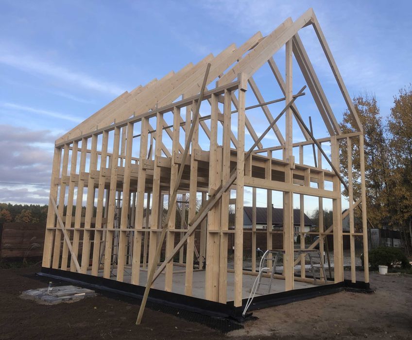 Konstrukcja szkieletowa C-24 domu typu stodoła 80 m2 z podcieniem