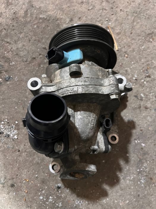 Помпа Опель астра j