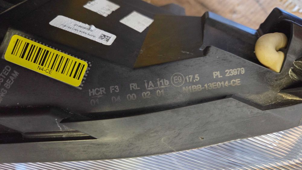 Lampa prawy przód Ford Fiesta MK8 full led Lift