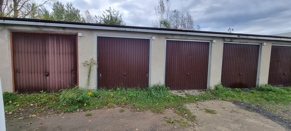 Sprzedam garaż szeregowy murowany