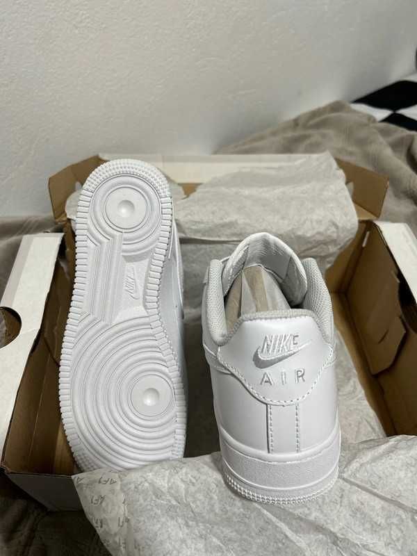 Białe tenisówki Nike Air Force 1