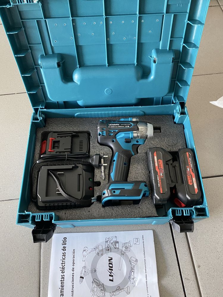 Aparafusadoea com 3 baterias