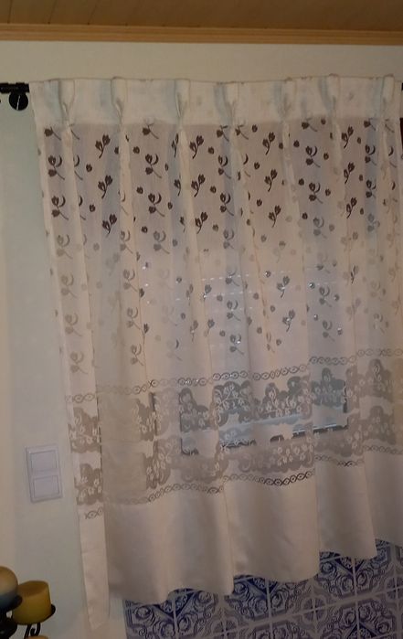 Cortinado curto p/ janela pequena