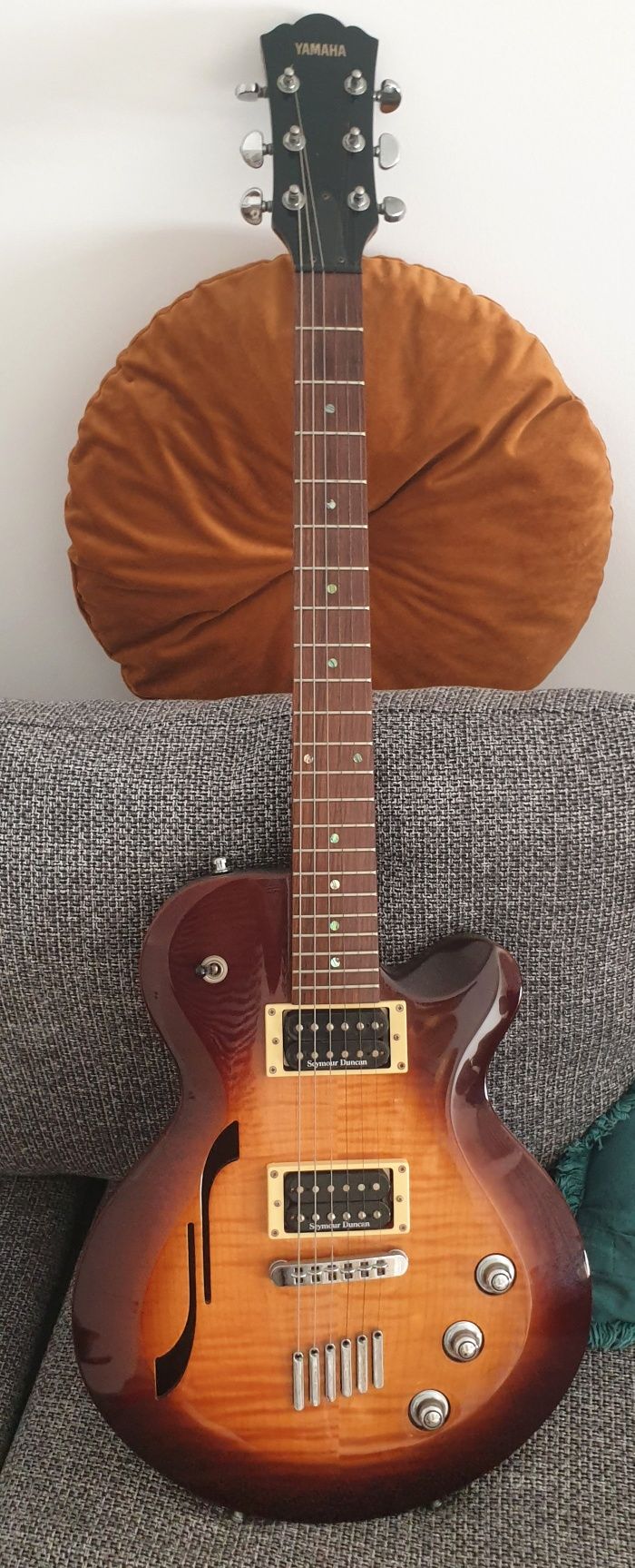 Yamaha AES620HB Semi Hollow Body