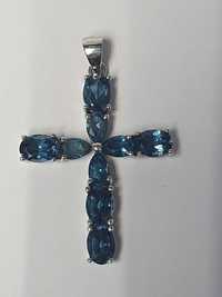 Срібний хрест із синіми камінцями