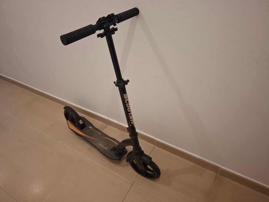 Vendo uma scooter.