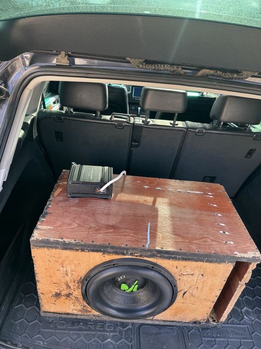 Сабвуфер в гарному стані