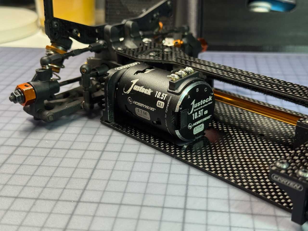 Chassi Carten T410R + Motor Brushless Hobbywing XeRun Justock 10.5T