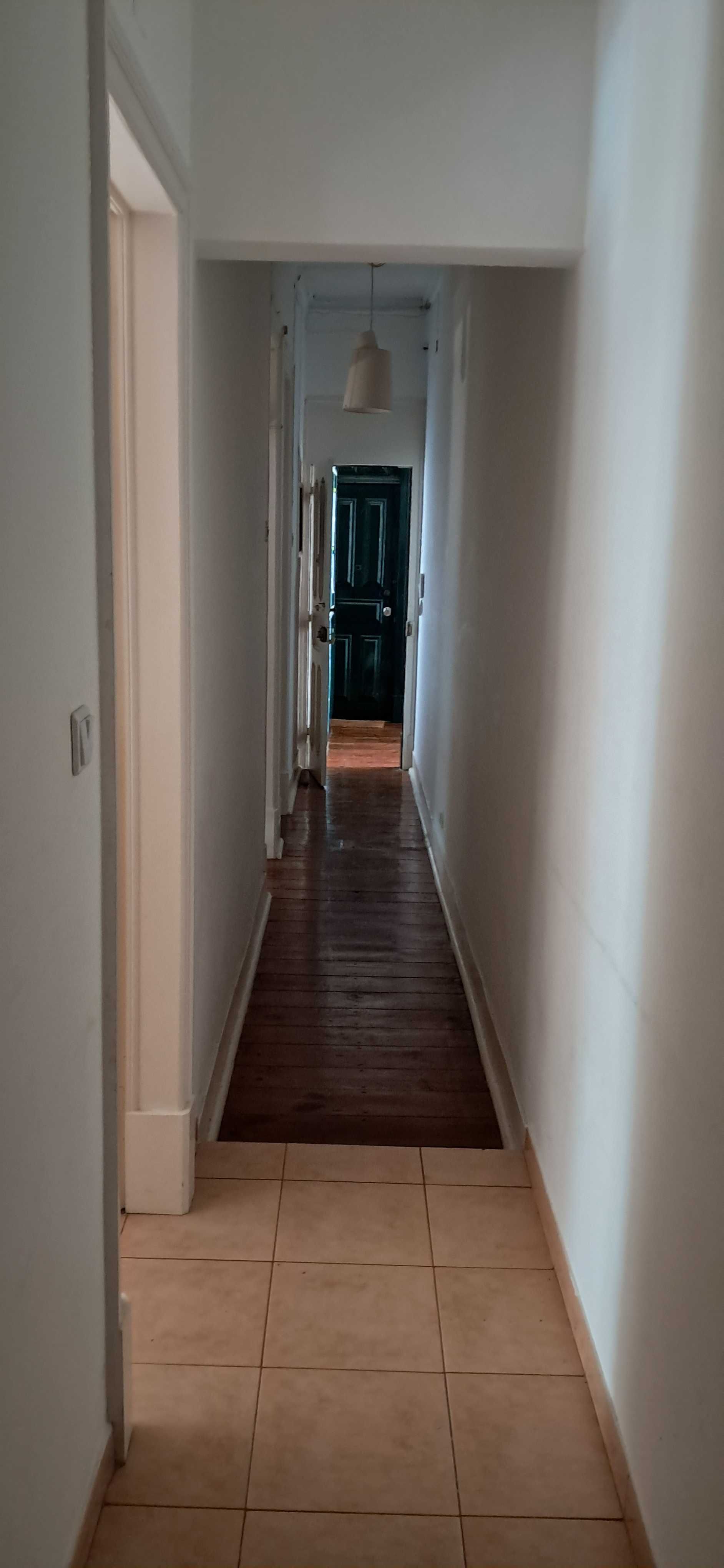 Arrenda-se  Apartamento no Campo Pequeno